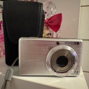 Sony Cyber-shot 7.2 MP Silver Camera